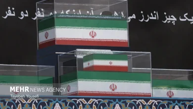 لحظه باشکوه اقامه نماز آیت‌الله سبحانی بر پیکر رهبر شهید انقلاب