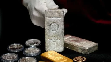 طلای درخشان یا نقره پرنوسان؟ راهنمای انتخاب برای سرمایه‌گذاران