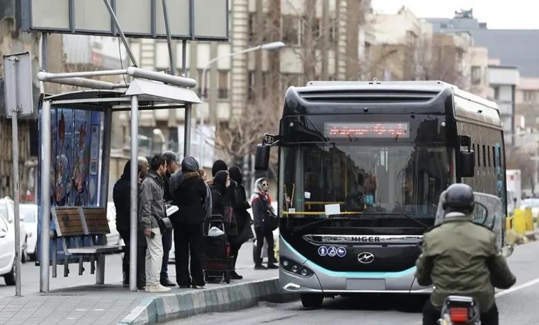 وحشت در خیابان ولیعصر: نقص ترمز اتوبوس تندرو و برخورد با خودروهای امدادی! + تصاویر