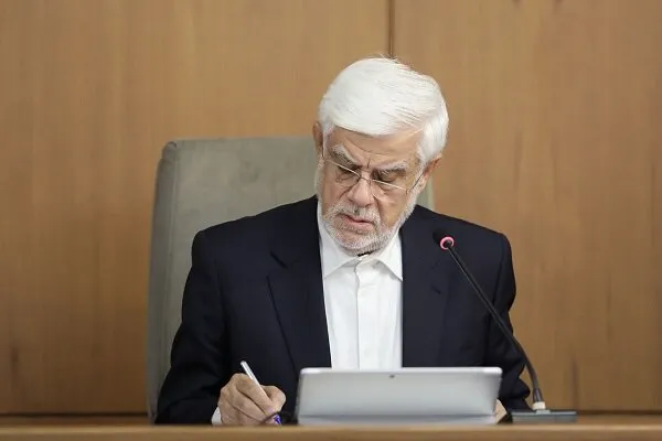 عارف: نبرد روایتها، آینده ایران را رقم میزند؛ خبرنگاران، قهرمانان گمنام!