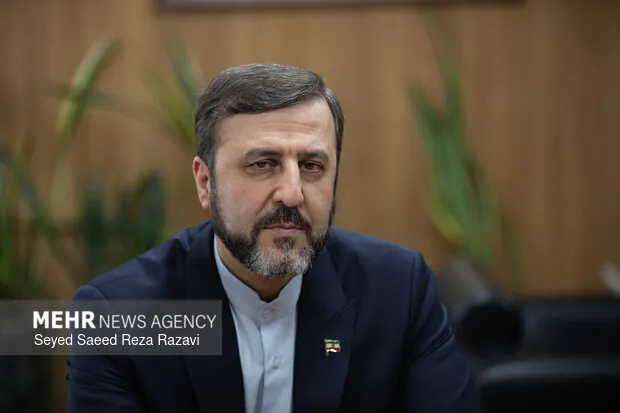 غریبآبادی: تنگه هرمز هنوز بسته است؛ شروط نظامی ایران برای مسیرهای جدید و هشدار به آمریکا