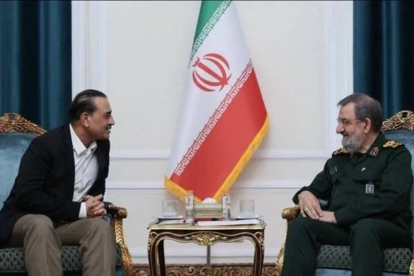 ایران به آمریکا هشدار داد: رفتار خود را تغییر دهید! | تاکید بر امنیت تنگه هرمز و توسعه روابط با پاکستان