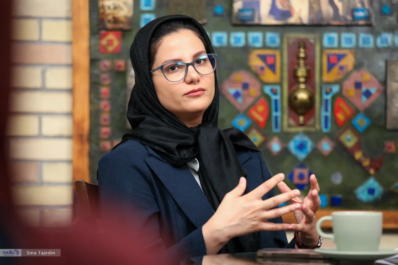 نسل جدید و الگوهای غیررسمی: چرا نیما تکیدو مرجعیت یافت و نهادهای سنتی شکست خوردند؟