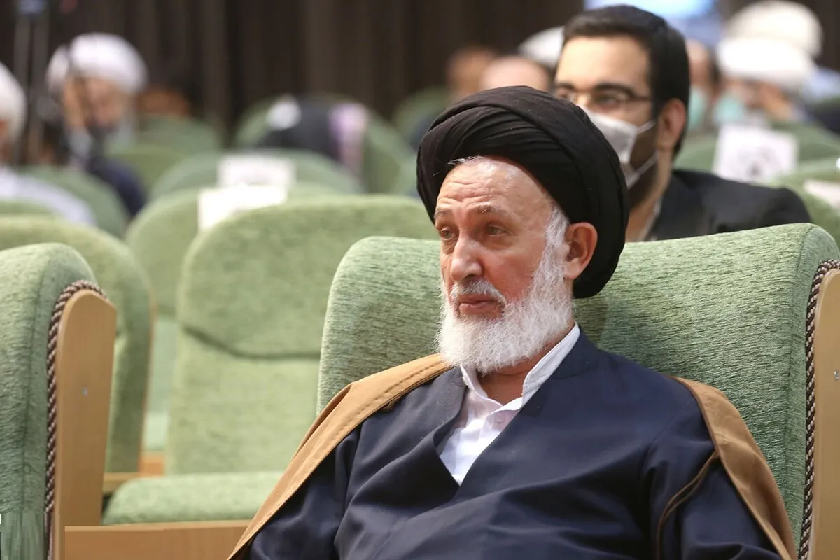 آیتالله ایازی: تندرویها و بیاعتنایی به قانون، پایههای انقلاب را سست میکند / اعتماد عمومی در خطر جدی