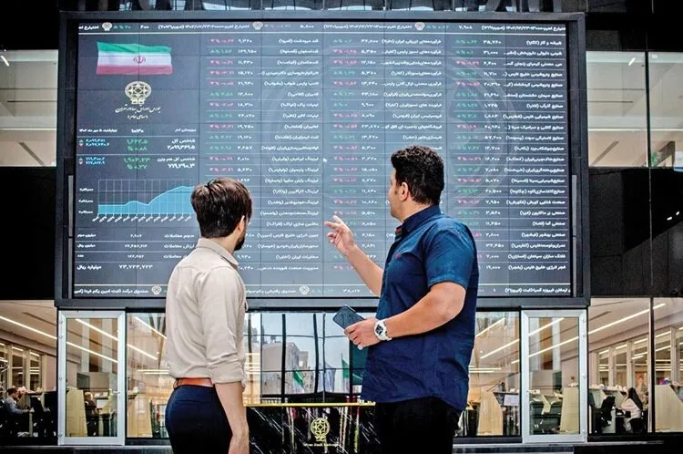 تصمیم دشوار دولت: دلار یا بنزین؟ پیشبینی کارشناس بورس از آینده اقتصاد ایران و بازار سرمایه