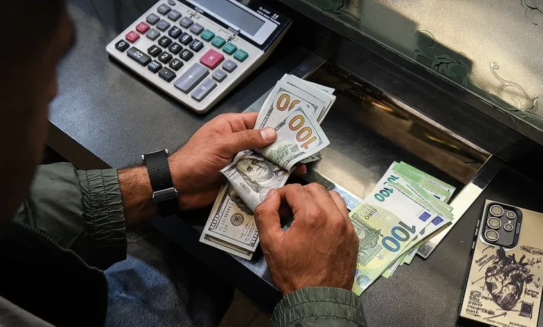 پیشبینی دلار ۲۵۰ هزار تومانی و سکه ۲۶۰ میلیونی تا قبل از عید: نقش انفعال دولت!