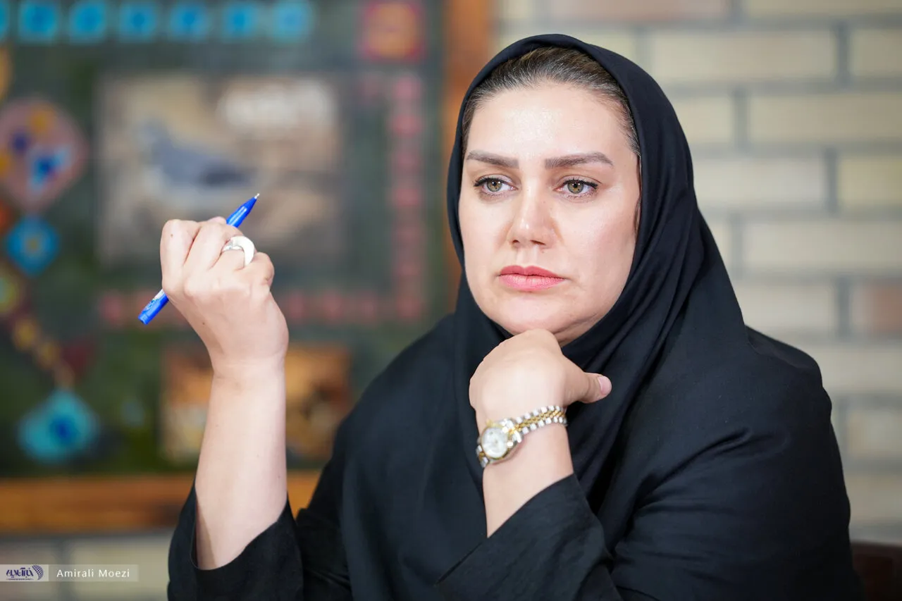 فاجعه آموزشی در ایران: از جنگ و اقتصاد تا کتابهایی که عشق را ممنوع کردهاند!