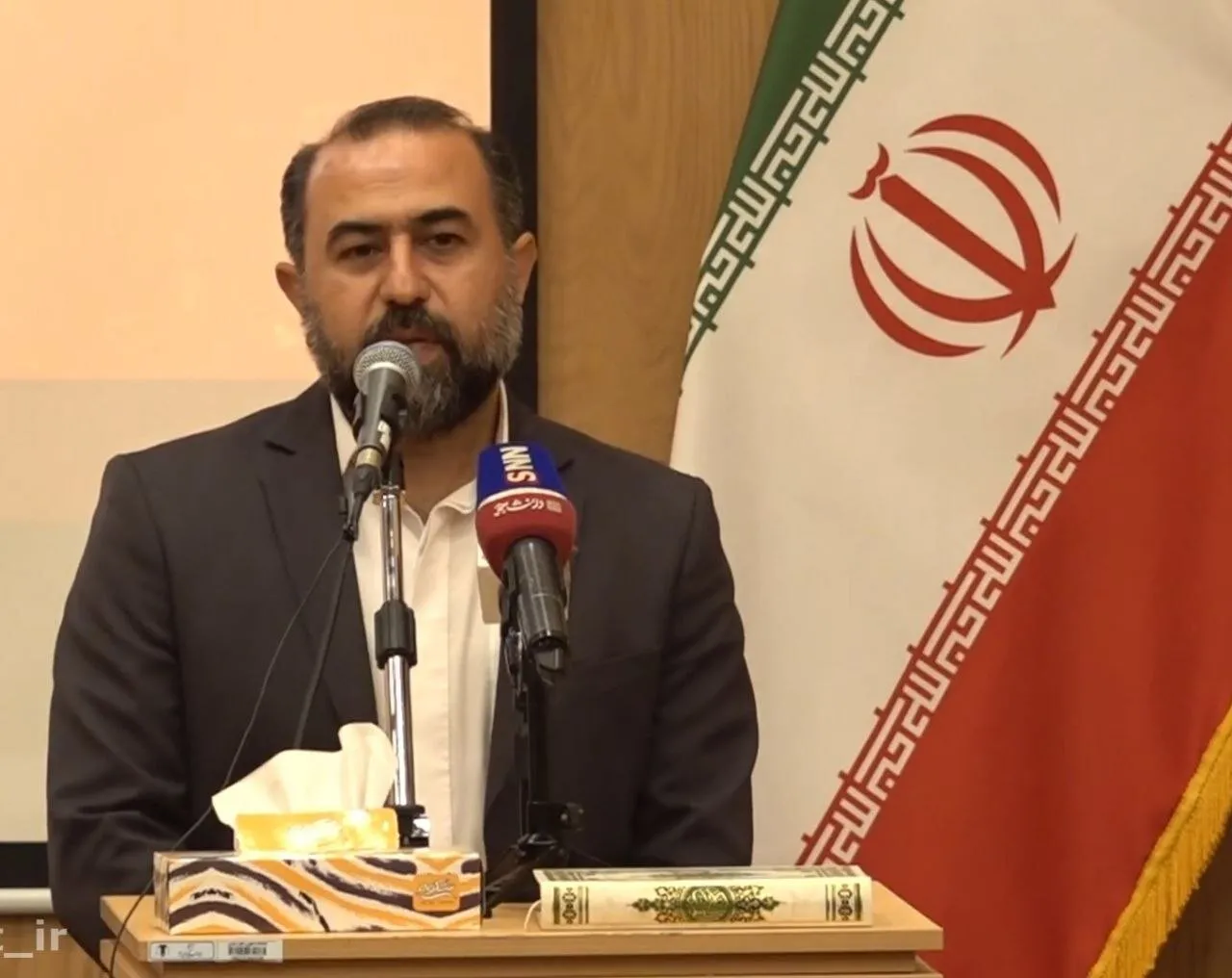 شوک به کارگران: دستمزد ماهانه فقط کفاف ۱۰ روز زندگی را میدهد!